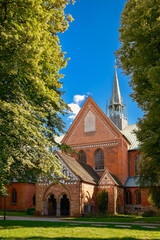 Blick von Norden auf die Backsteinfassade des gotischen Lübecker Doms