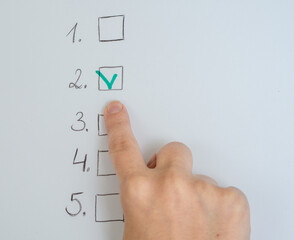 Lista warunków do spełnienia z zaznaczoną pozycją 