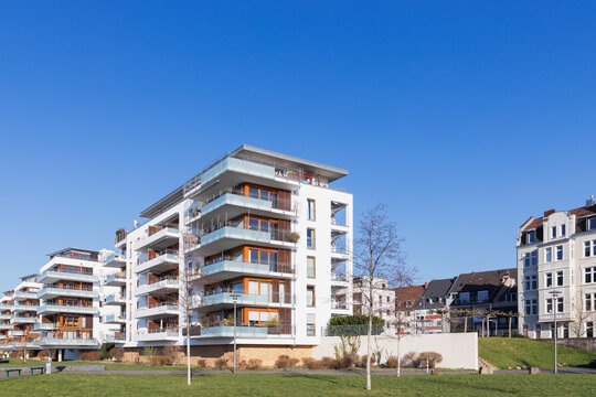 Germany, North Rhine Westphalia, Cologne, Modern apartments in Mulheim