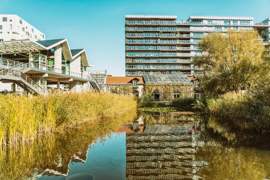France, Ile-De-France, Paris, Lake and modern apartments in Parc Clichy-Batignolles - Martin Luther King