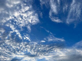 blue sky with white clouds, cloudy heavens background