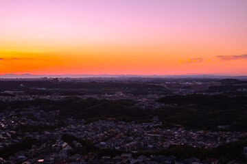 夕暮れ時の町並み