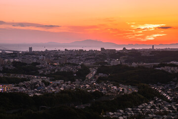 夕暮れ時の町並み