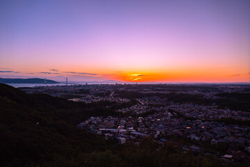 夕暮れ時の町並み