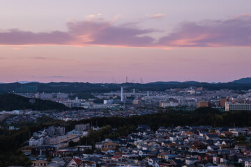 夕暮れ時の町並み