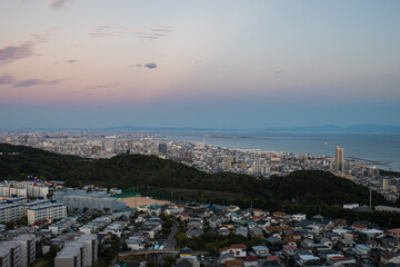 夕暮れ時の町並み