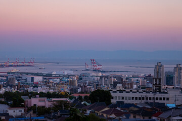 夕暮れ時の町並み