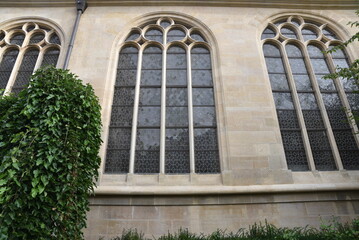 Fototapeta na wymiar Hautes fenêtres de Saint-Nicolas-des-Champs à Paris. France