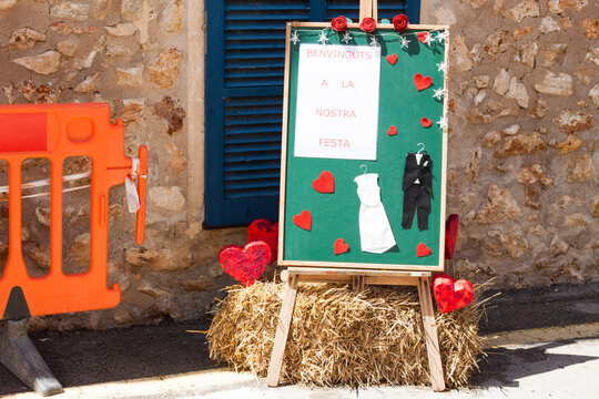 Decoration with a green board, welcoming to the holiday ("Benvinguts a la nostra festa" - "Welcome to our holiday") on "Costitx en Flor" (Costitx in bloom) Flower Fair, Majorca, Spain