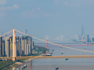 Obraz premium Wuhan River Beach and Yangtze River Bridge scenery