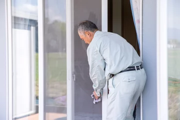 Poster 作業着で窓拭きをする男性　window cleaning © 望菜 竹内