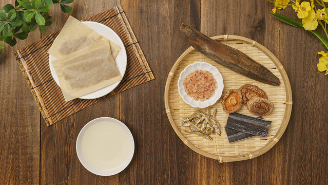 和風の出汁(だし)・だしパックイメージ｜鰹節・削り節・昆布・煮干し・椎茸