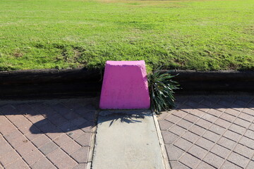 A row of pillars along the road for the safe passage of pedestrians along the sidewalk.
