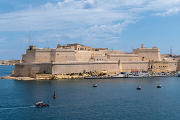 Valletta, Malta, May 1, 2023, Fort Saint Angel seen from Upper Barakka Public Gardens - obrazy, fototapety, plakaty