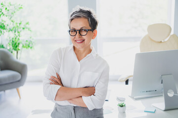 Photo of cheerful positive lady boss wear white shirt smiling arms crossed indoors workplace...