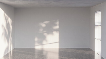 Einfacher heller Raum mit Fenster und warmem Sonnenlicht und Reflektionen von Bäumen auf den...