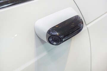 The electric rearview mirror uses cameras from modern concept cars.