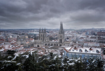 La Majestuosa catedral de Burgos nevada