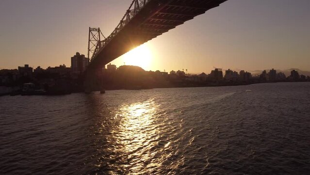 Herc&iacute;lio luz bridge, beautiful sunset, bridge and ocean. Florian&oacute;polis,  brasil 