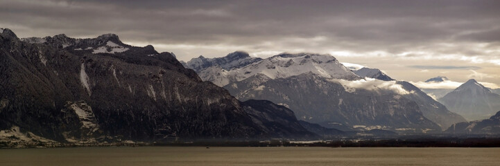 Lac et montagne en Suisse