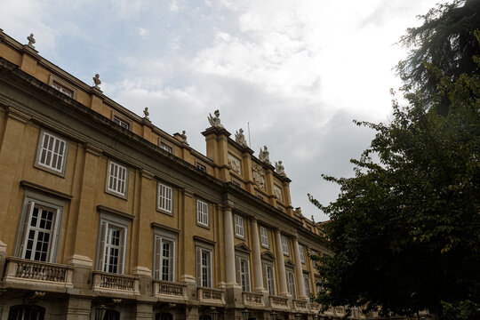 Fototapeta Details from exterior of Palacio de Liria, Madrid