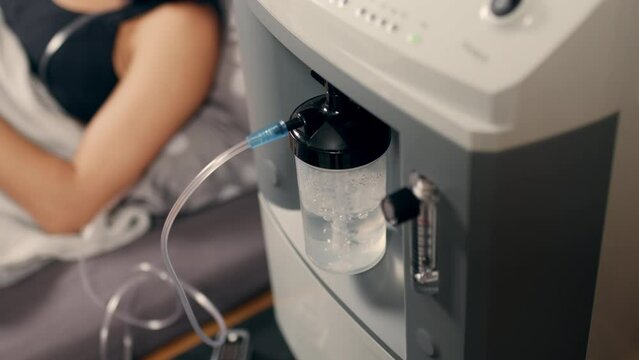 medical professional includes close-up oxygen generator, low oxygen saturation, bubble water filter. Personal O2 generator for home use. Oxygen Concentrator
