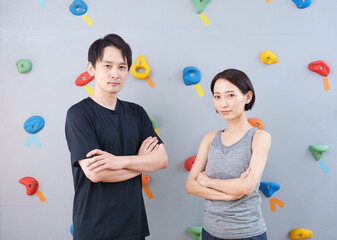 Fototapeta premium ボルダリングをする男女
