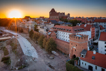 Architecture of the old town in Torun at sunset, Poland. - obrazy, fototapety, plakaty