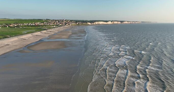 Survol de la plage de Ault en baie de Somme
