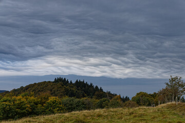Ciel nuageux sur les Vosges