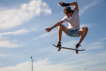 skateboarder - 657617186