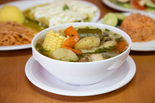caldo de cola de res