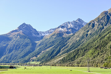 Längenfeld, Ötztal, Ötztaler Ache, Fluss, Uferweg, Granatenkogel, Wanderweg, Tal, Tirol, Berge, Wald, Landwirtschaft, Sölden, Herbst, Spätsommer, Österreich