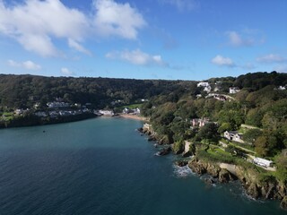 Fototapeta na wymiar Salcombe Harbour, South Devon, England: DROVE VIEWS: South Sands beach and waterfront properties. Salcombe is a popular UK holiday resort known for its expensive properties.
