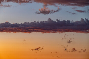 Obraz na płótnie Canvas Bizarrer Wolkenhimmel nach Sonnenuntergang