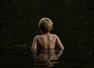 Fototapeta premium child in the water