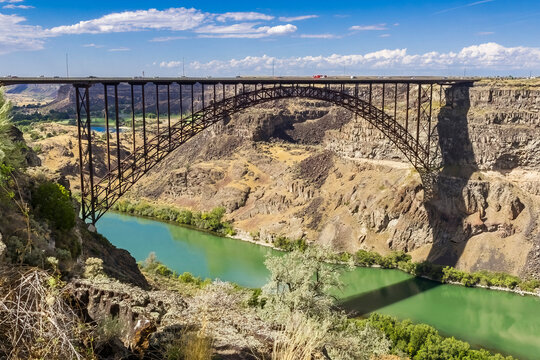 The Perrine Memorial Bridge in Twin Falls, Idaho, USA over the Snake River on a sunny day.