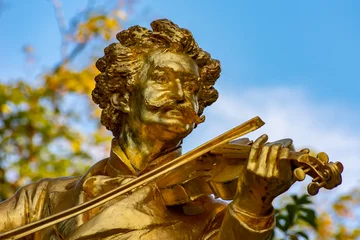 Deurstickers Monument to composer Johann Strauss in Stadtpark in autumn, Vienna, Austria © Mistervlad