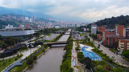 Fototapeta premium La ciudad de Medellín vista desde parques del rio
