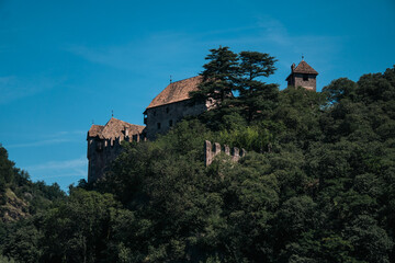 Fototapeta na wymiar old castle in the mountains of Bolzano