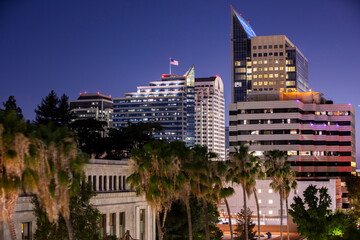 Sunset view of the downtown skyline of Sacramento, California, USA. - obrazy, fototapety, plakaty