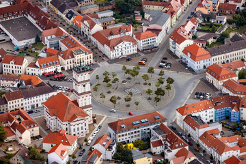 Neustrelitz, Marktplatz mit Stadtkirche, Mecklenburg-Vorpommern, Deutschland, Luftaufnahme aus dem...