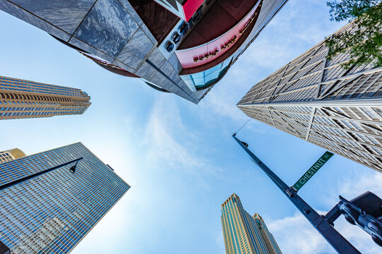 Chicago Lincon in a sunny day. Architectural view of the city, urban scene.
