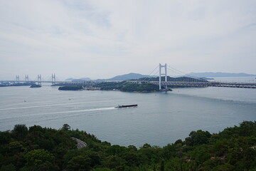 Fototapeta premium Washuzan second observation deck, Kurashiki City, Okayama 倉敷・鷲羽山展望台から瀬戸大橋を眺める