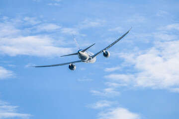 離陸する飛行機