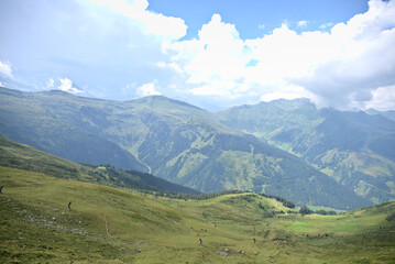 Fototapeta na wymiar Views from the top of Stubnerkogel mountain near Bad Gastein with lookouts towards Grossglockner mountain