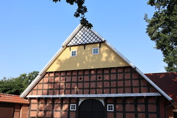 Historische Scheune im Zentrum der Gemeinde Holdorf in Niedersachsen	