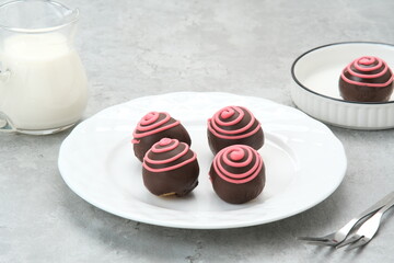 Chocolate Balls filled with bread crumbs
