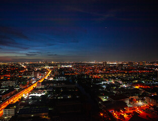 Fototapeta na wymiar Bird's eye view, night view of the city that is beautiful