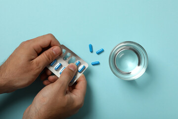 Blue viagra pills in a man's hand - obrazy, fototapety, plakaty